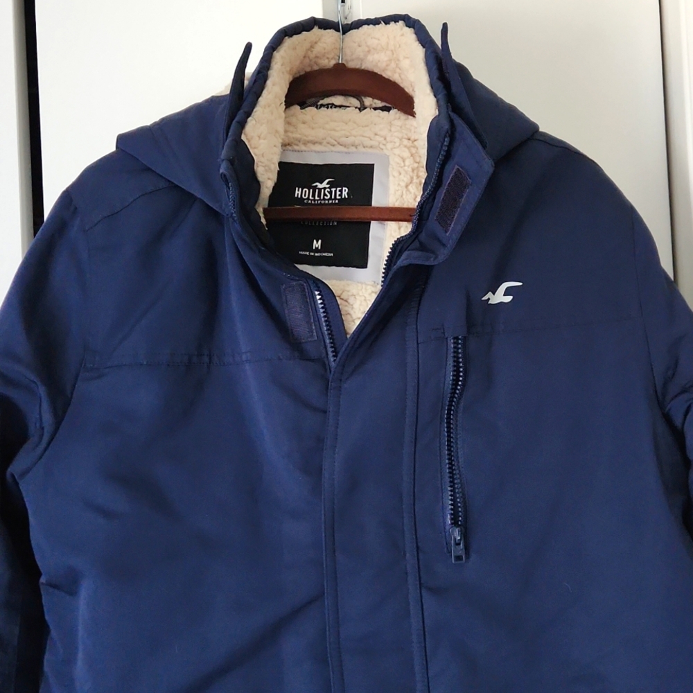 WINTER SALE‼️ Hollister Fleece lined coat EUC (size medium) Navy Blue, Unisex